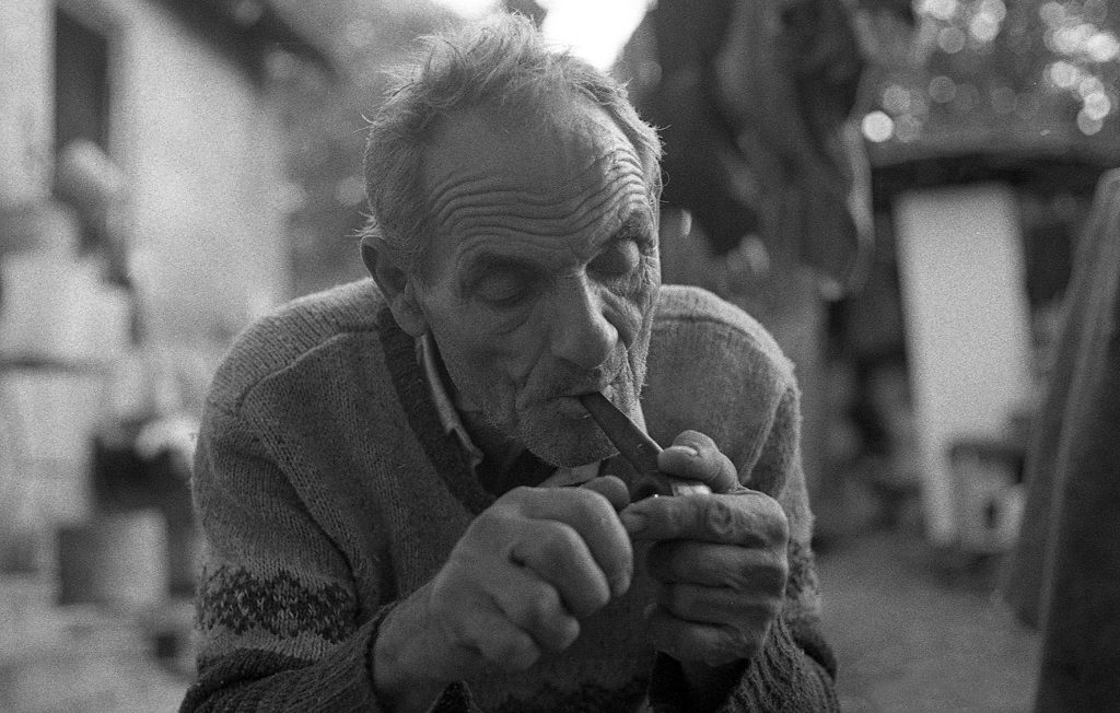 Milos, l'uomo con la pipa